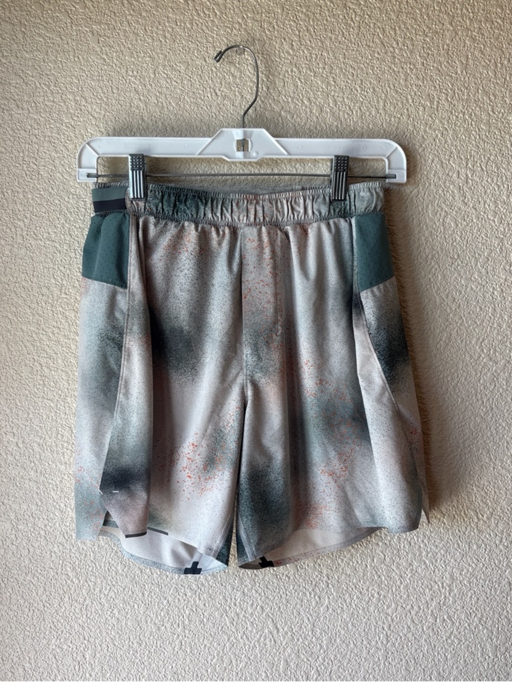Lululemon Surge Lined Short 6" Spray Camo Silver Blue Multi Men's Size Small